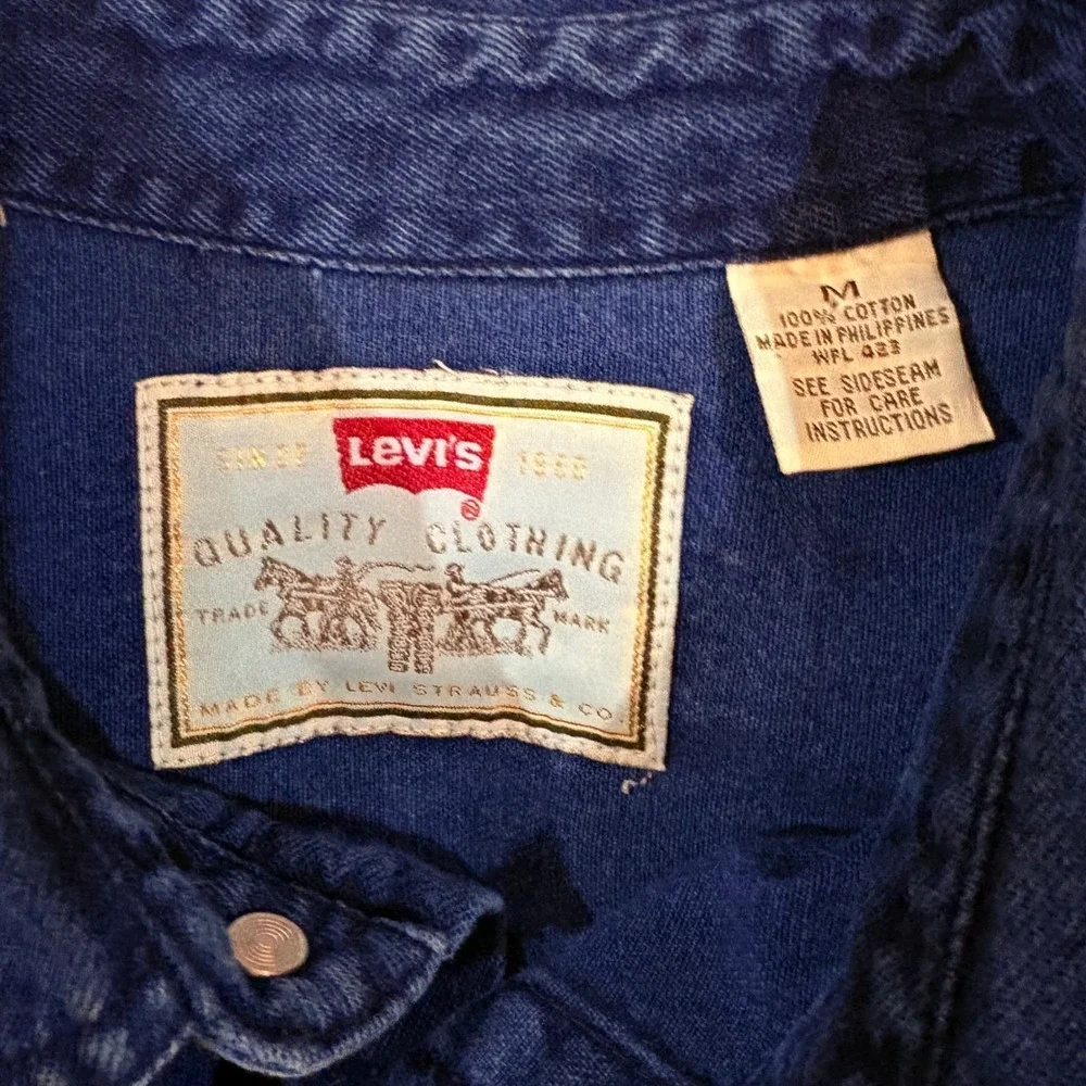 Levis levi red
